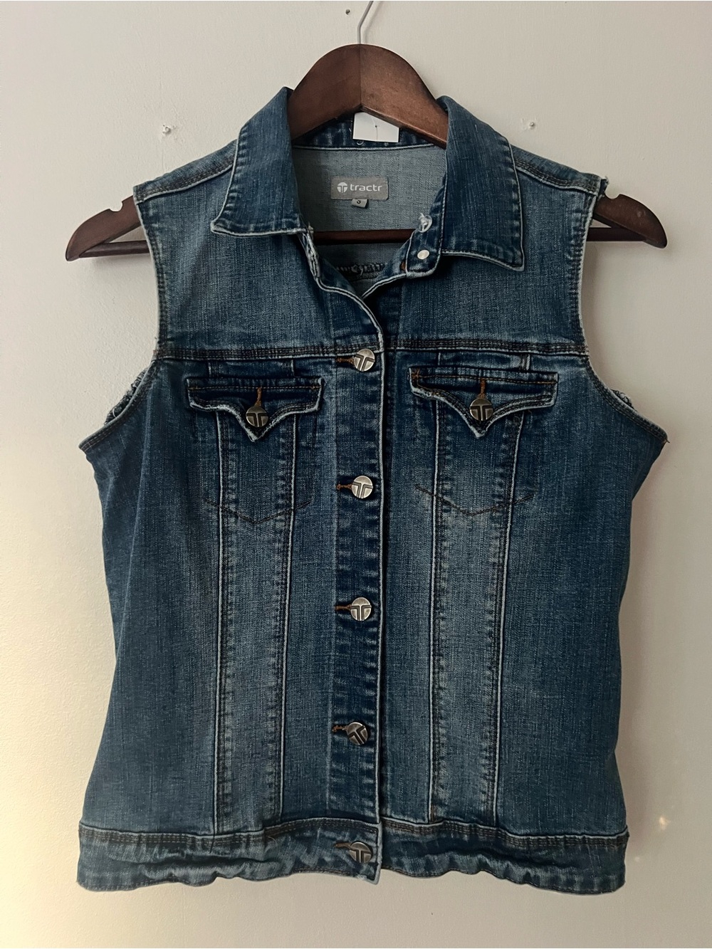 Tractr Y2K Sleeveless Dark Blue Denim button front vest , women’s size S.